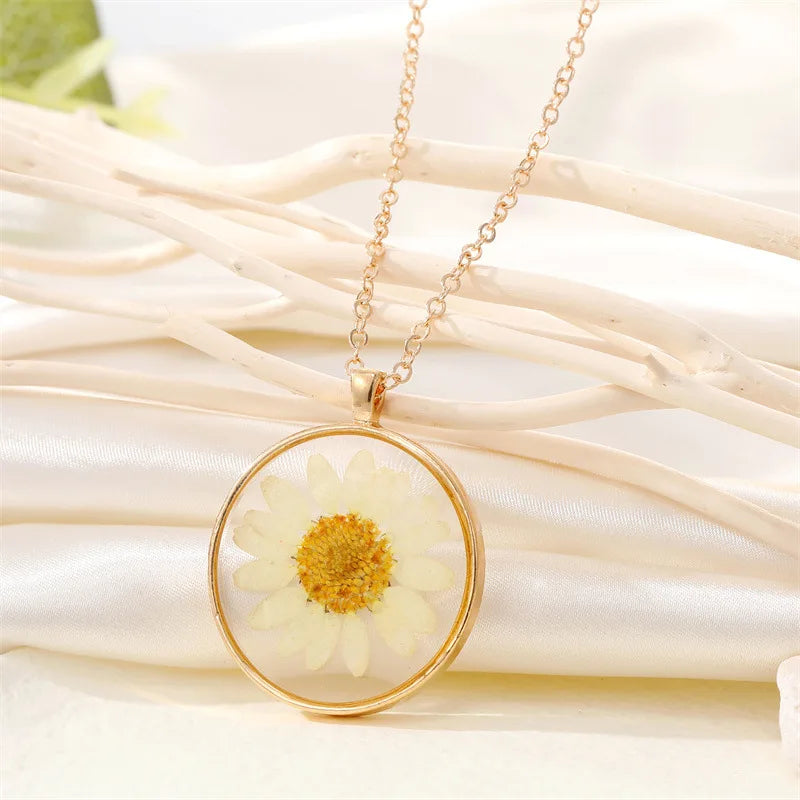 Eternal Bloom – Dried Flower Necklace