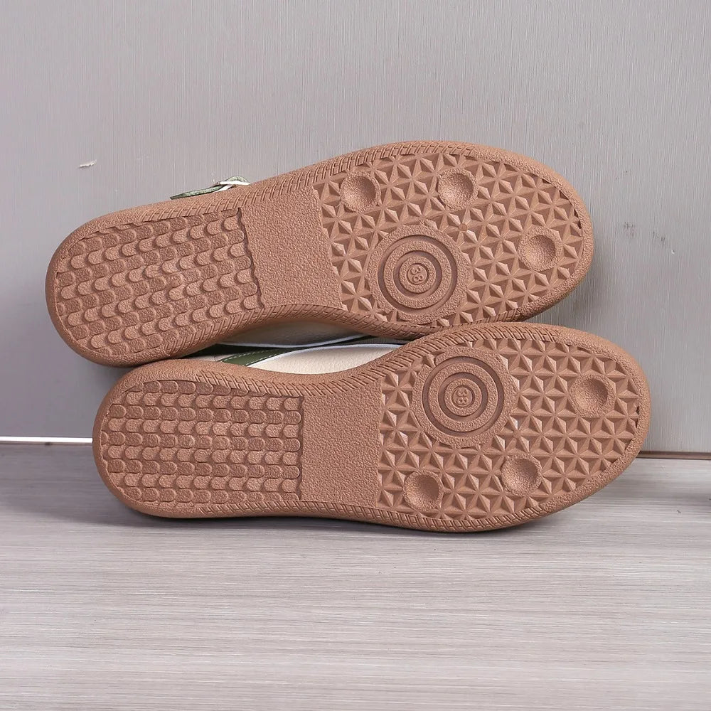 Retro Stride - Women's Sneakers