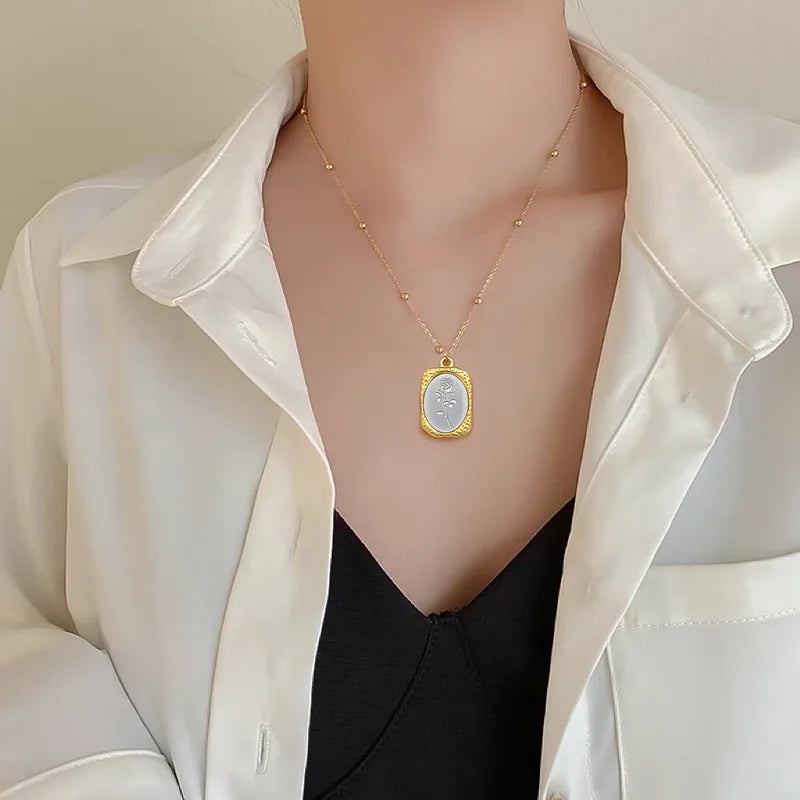 The Elaris – Floral Imprint Necklace